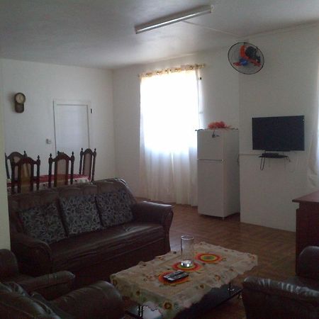 Chez Johnny - Blue Bay Hotel Bagian luar foto