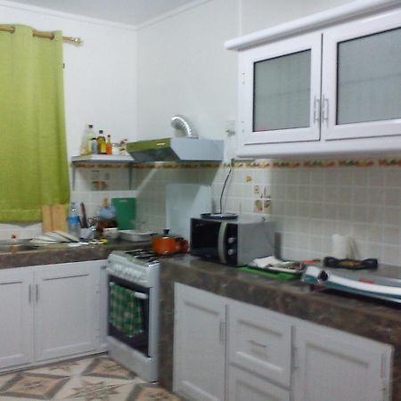 Chez Johnny - Blue Bay Hotel Bagian luar foto