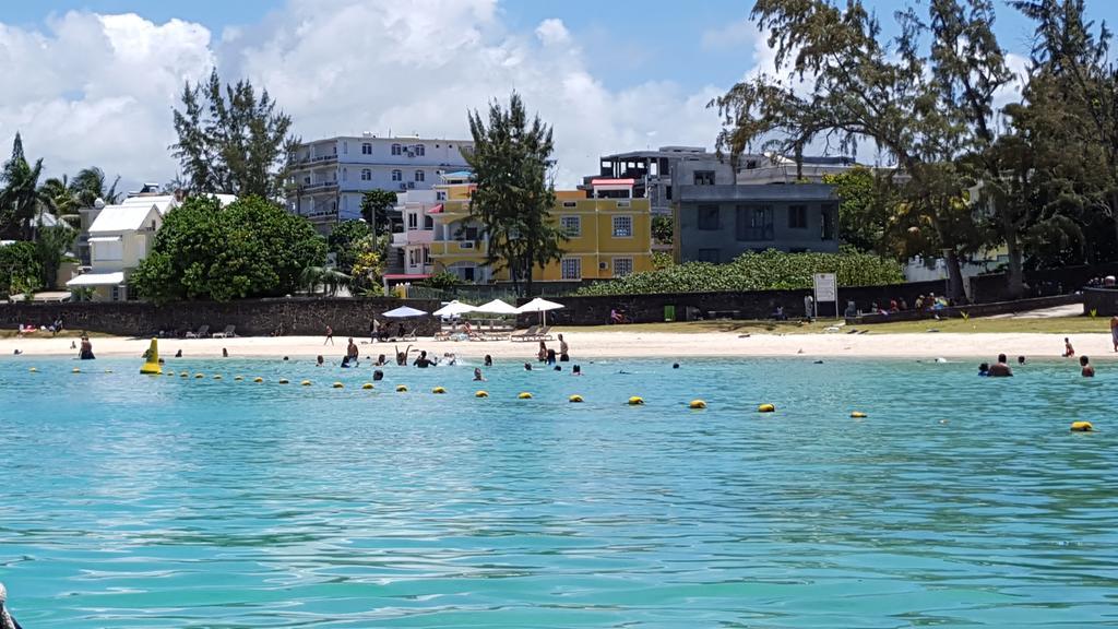 Chez Johnny - Blue Bay Hotel Bagian luar foto