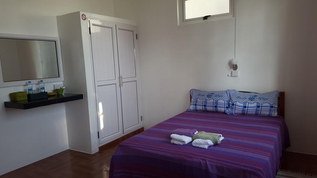 Chez Johnny - Blue Bay Hotel Bagian luar foto