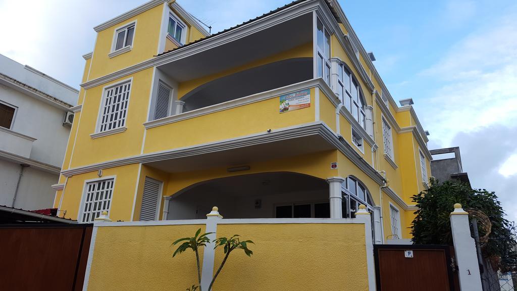 Chez Johnny - Blue Bay Hotel Bagian luar foto