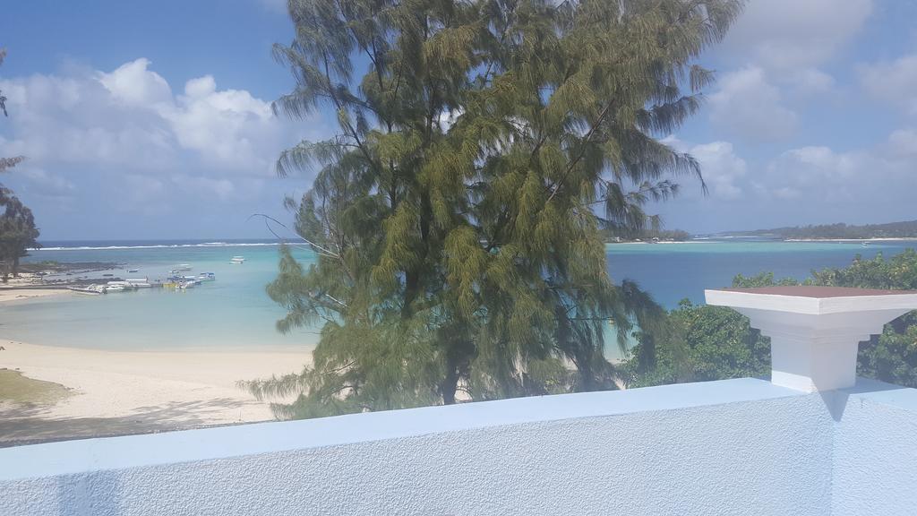 Chez Johnny - Blue Bay Hotel Bagian luar foto