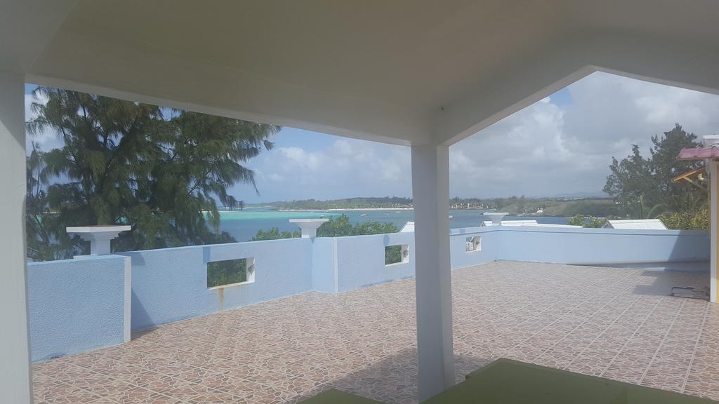 Chez Johnny - Blue Bay Hotel Bagian luar foto