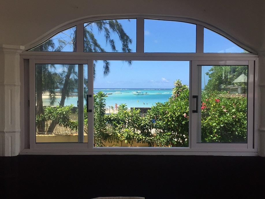 Chez Johnny - Blue Bay Hotel Bagian luar foto