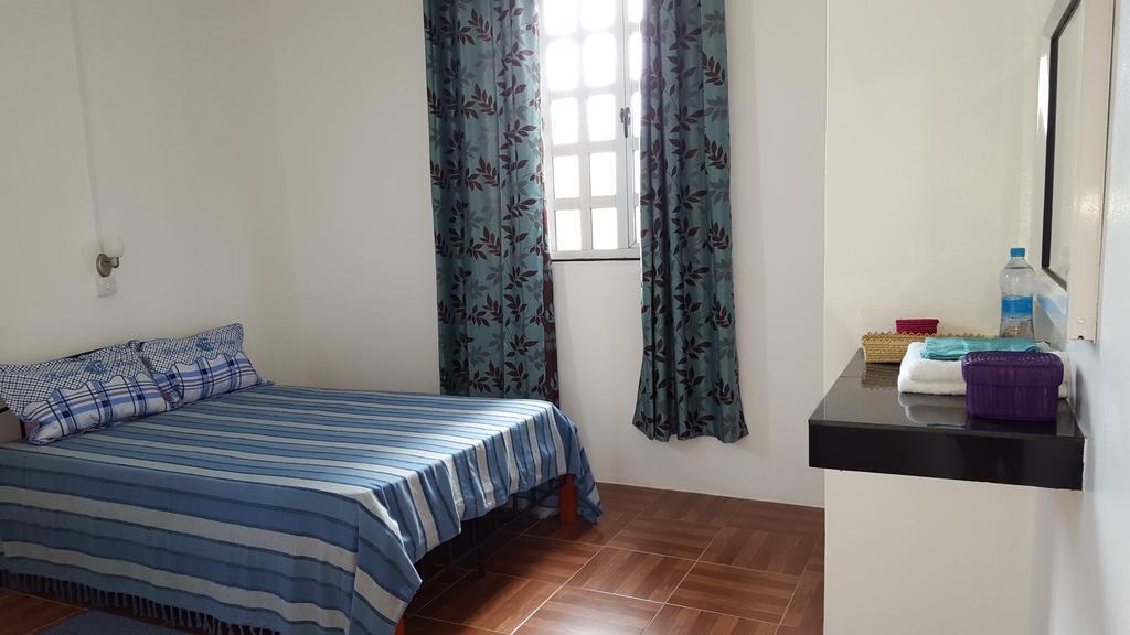 Chez Johnny - Blue Bay Hotel Bagian luar foto